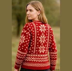 Crafts & Woolens Handknitted Pure Wool Long-Sleeve Red White Thick Sweater M